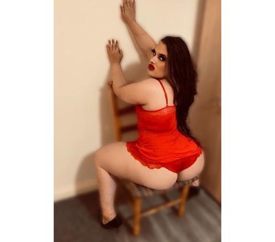 FAT ASS Amelia in E8 🍑💋